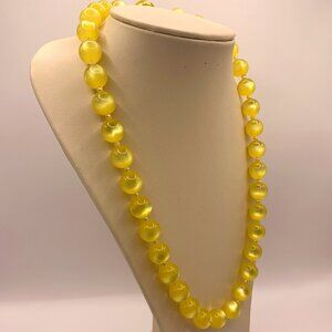 Fabulous Vintage Pale Yellow Moonglow Bead Necklace.